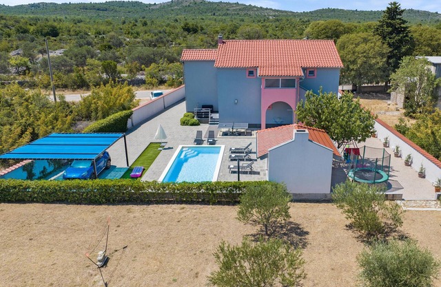 Awesome home in Dubrava kod Tisna