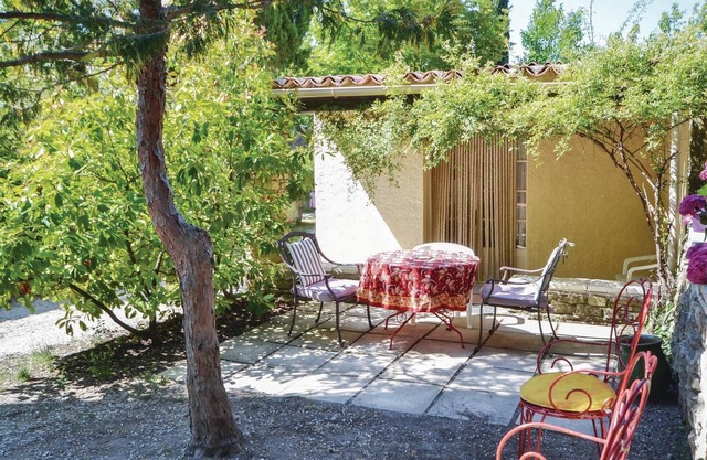 Awesome home in Crillon le Brave