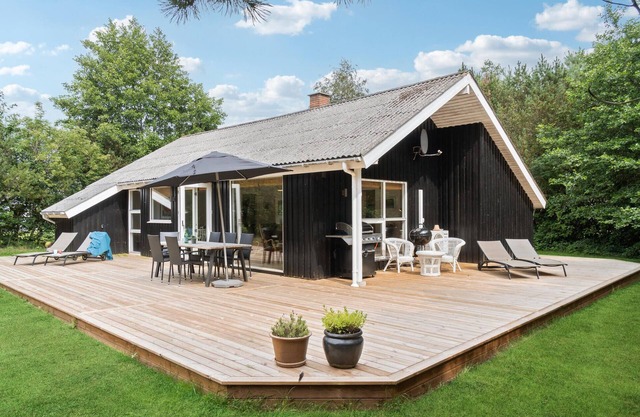 Awesome home in Aakirkeby with WiFi