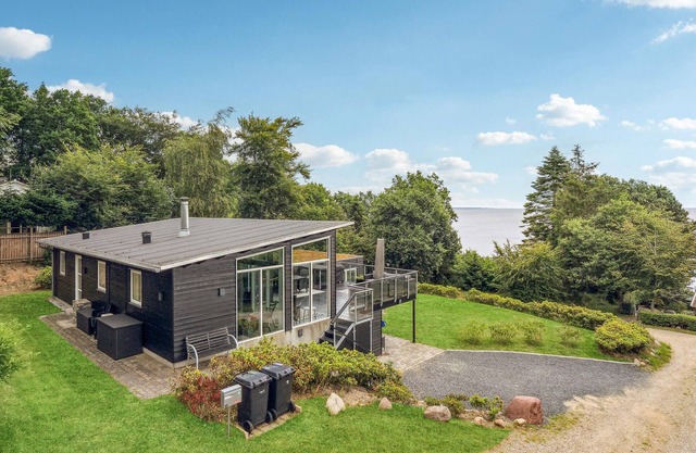 Awesome home in Børkop