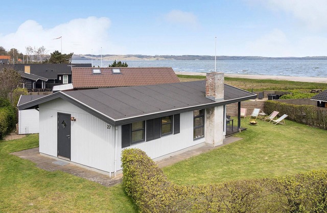 Awesome home in Børkop