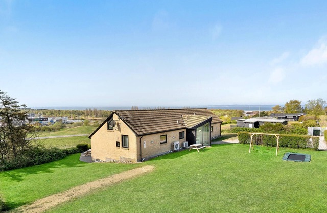 Awesome home in Ebeltoft with kitchen