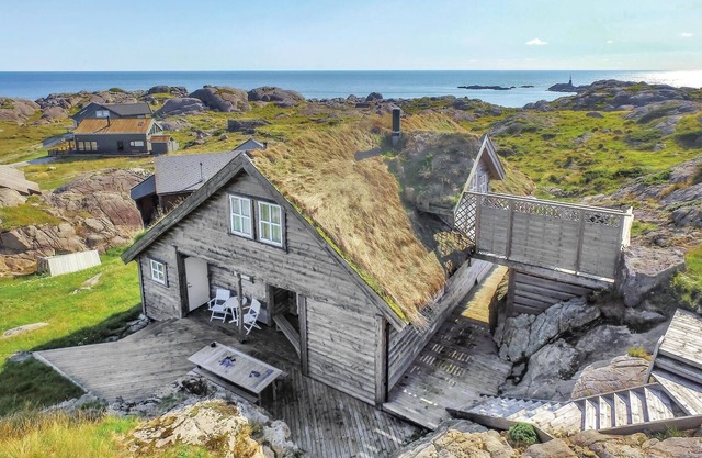 Awesome home in Egersund with WiFi
