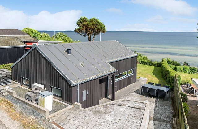 Awesome home in Hejls