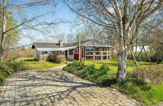 Awesome home in Hemmet with kitchen