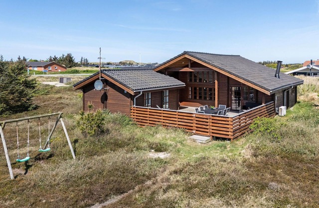 Awesome home in Hvide Sande with sauna