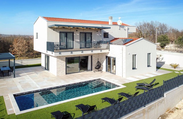 Awesome home in Medaki with kitchen