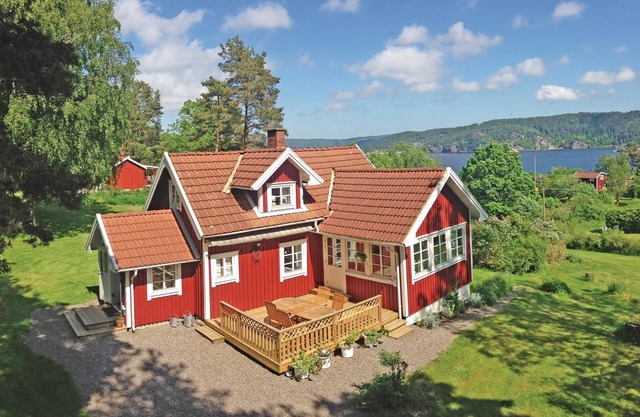 Awesome home in Munkedal with WiFi