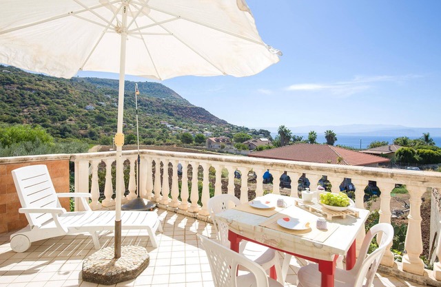 Awesome home in Ricadi with WiFi