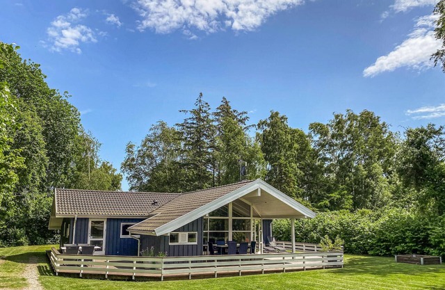 Awesome home in Samsø with kitchen