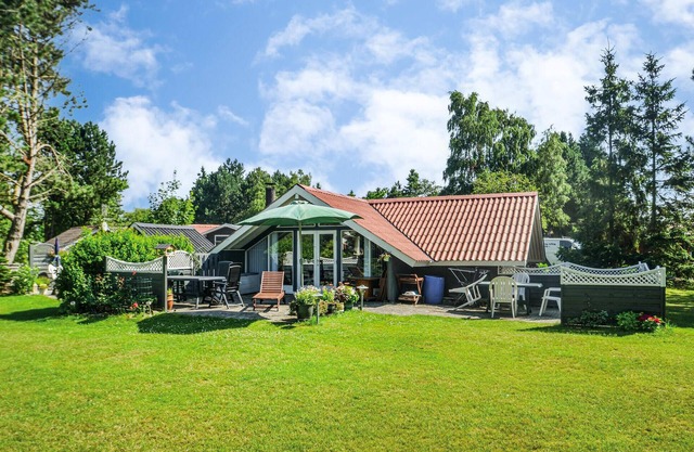 Awesome home in Væggerløse with WiFi