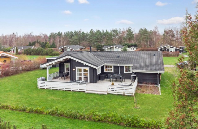 Awesome home in Væggerløse with sauna