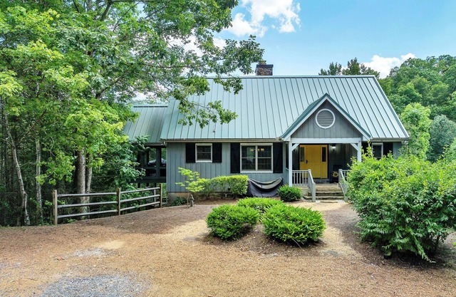 Awesome Mtn Views ❂Fireplaces ❂Easy Access ❂Large Family cabin ❂Screened Porch