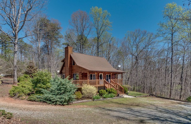 AWESOME Pet Friendly Cabin - 7 Minutes To Tryon International - Sleeps 5