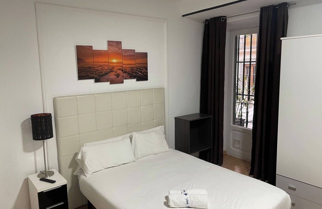 Awesome & Spacious Apartment Gran Vía | A037