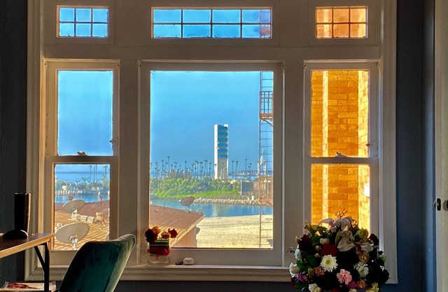 Awesome suite w/ocean & marina views, direct to sand & walk to downtown LB!