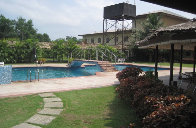 Axari Hotel & Suites