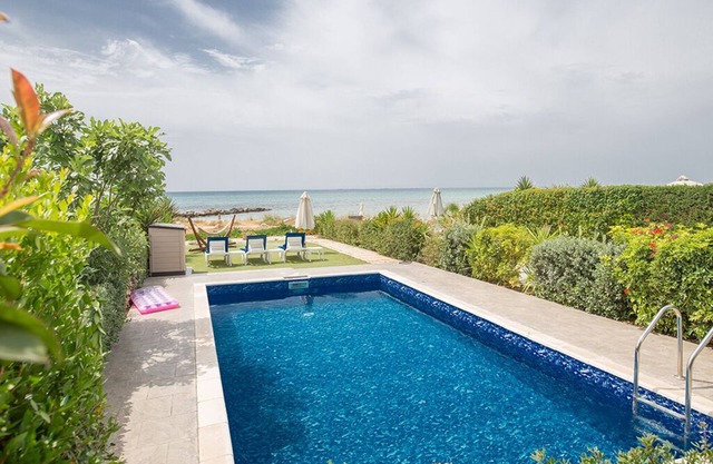 Ayia Napa Holiday Villa GV13 - a villa that sleeps 6 guests in 3 bedrooms