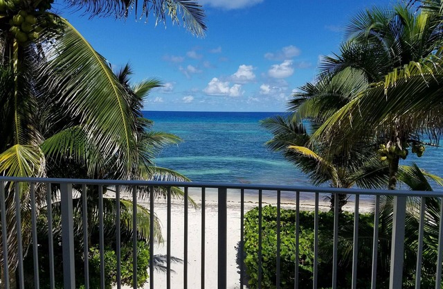 Azure Breeze 3! Peaceful & Pristine-3Bd, 3 BATH AWAY from crowds! Beachfront!