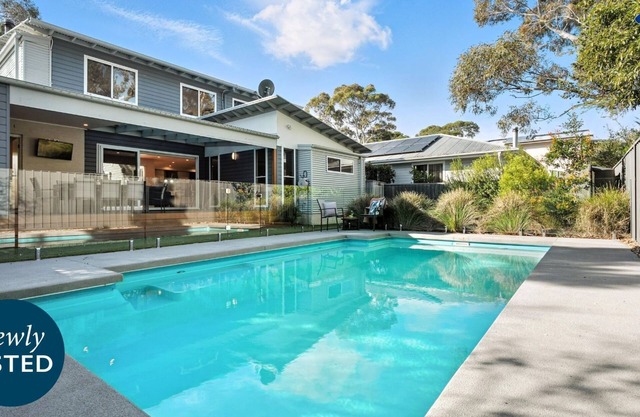 Azure House - freedom beckons just 300m from Callala Beach at Jervis Bay