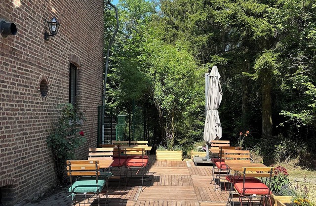 B&B met wandelroutes vanaf de deur. Comfortabele kamers, serene omgeving.