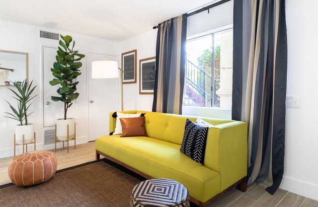 B5- Desert Gem, Spacious, Welcoming, 2BR