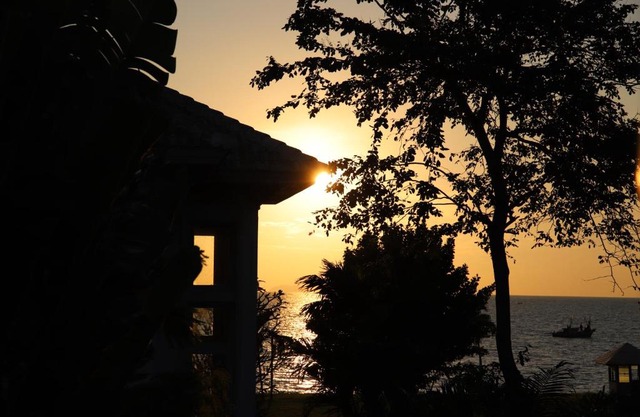 Baan Dhewaran Beachfront Villa