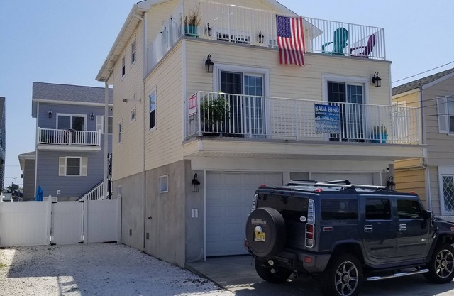 Bada Bing Shore House LUX Family Rental - New 4BR- 2 Bath, Sleeps 11 - Sundeck