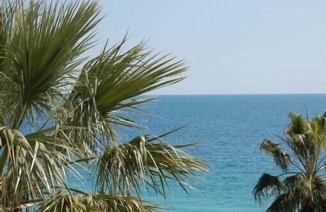 Baie De Cannes Superb Sea Front Apartment standing