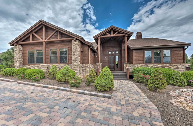 Balcony & Grill: Updated Show Low Townhome!