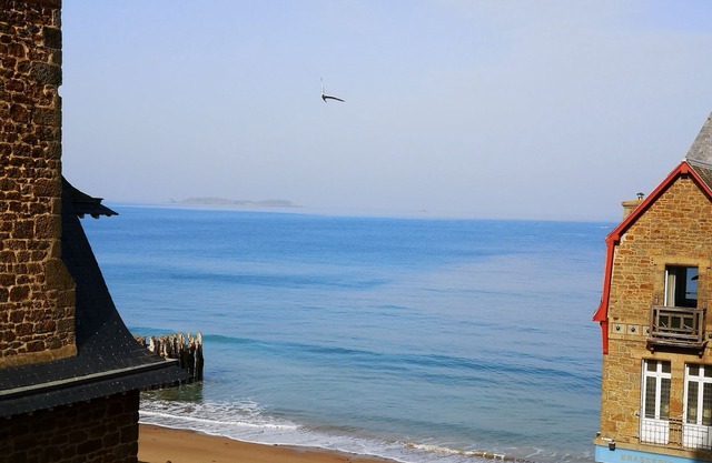 Balcony overlooking the sea, beach, wifi, ideal for a couple