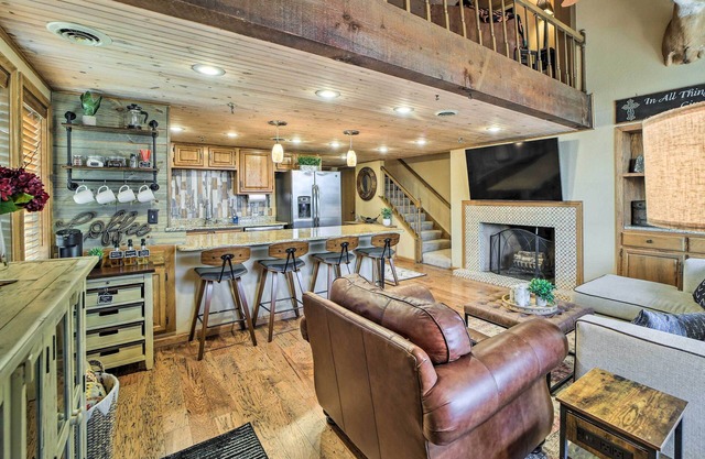Balcony w/Hot Tub: Monkey Island Vacation Rental!