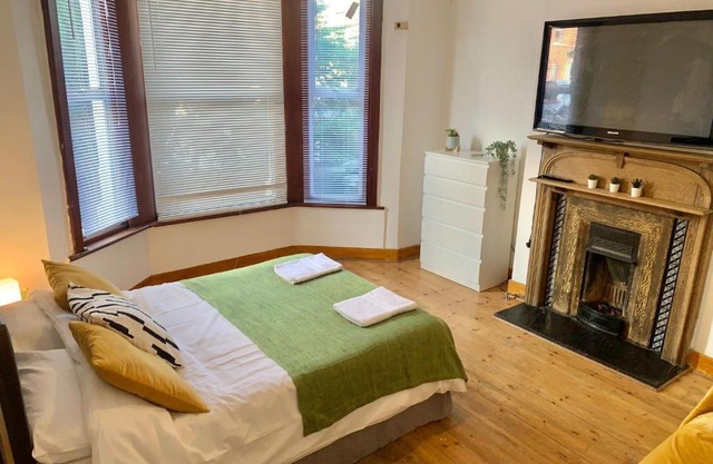 Balham, South London Spacious Guest House 1, 6 rooms available