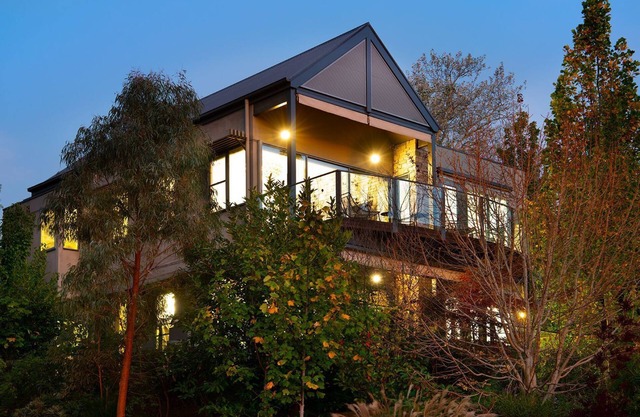 Bally Blonde - Five bedroom luxury with stunning sunset views!
