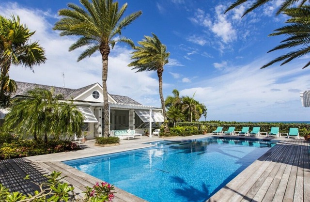 Bananaquit - Beach Front Villa
