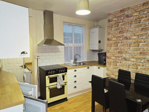 Banbury House Sleeps 5 Walking Distance To The Station