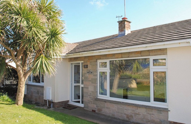 BANKSIDE, pet friendly, country holiday cottage in Hope Cove