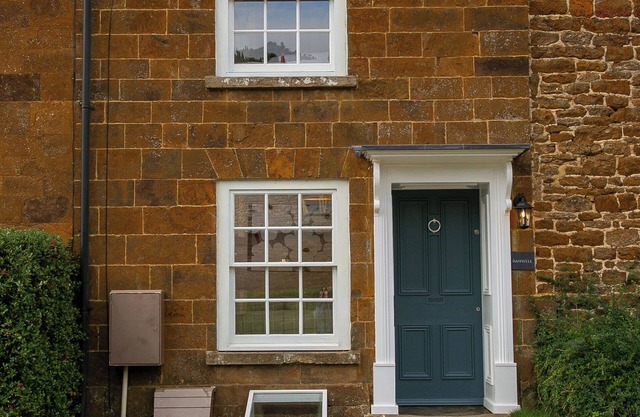 Banwell-luxury 4 bedroom cottage in Oxfordshire: families, groups, pets, wi-fi