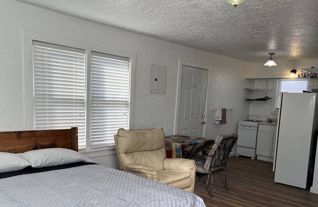 Barbeque, Patio, Covered Parking, Pet Friendly,5 min from Airport & courtesy car