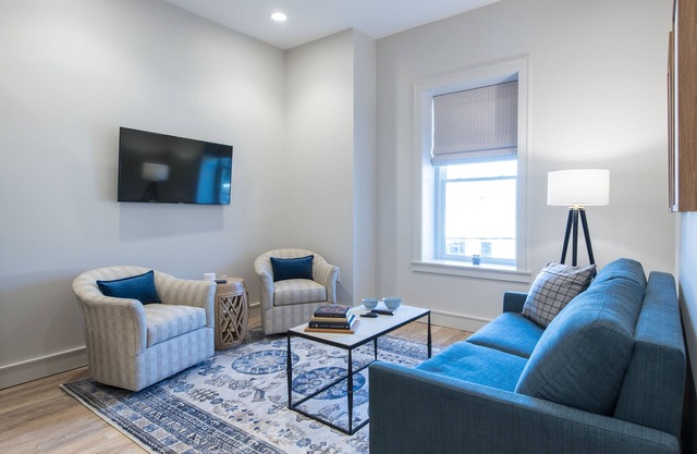 Barber Street Flats: Light & Open Urban Flat #202