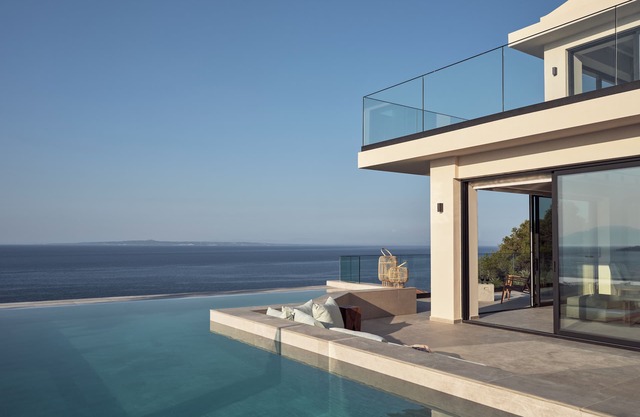 Bardo Villa, 180° of Endless Blue with Heated Pool