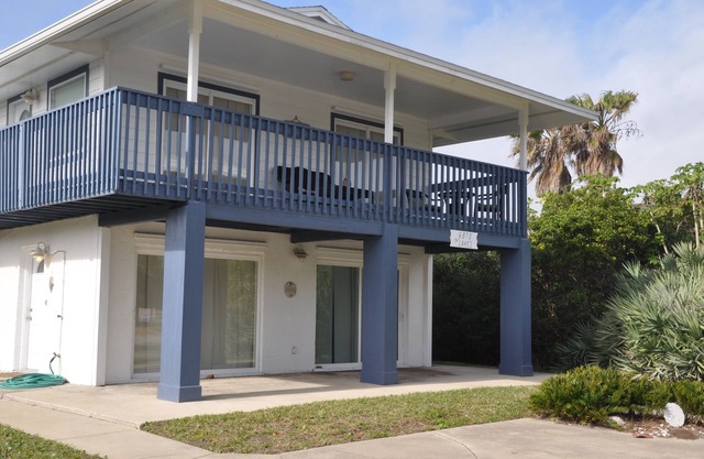 Bargain Beach 4-Bedroom with Pool Table