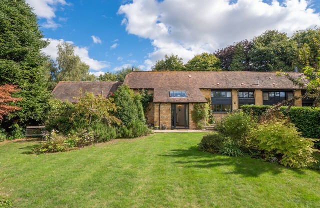 Barn End, Paxford - sleeps 6 guests in 3 bedrooms