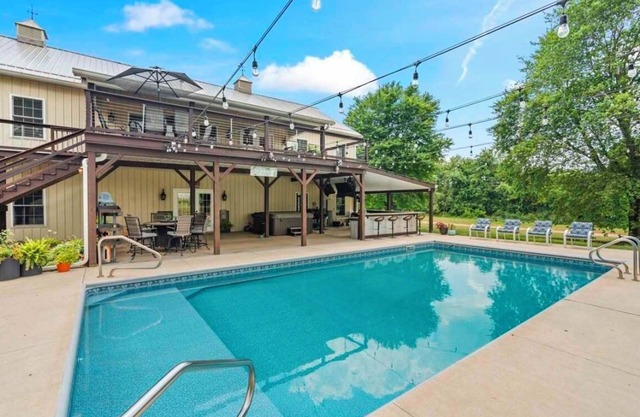 Barndominium! Pool, HotTub, Slide, Mini B-Ball Court/Nerf Arena, Theater, 2 Bars