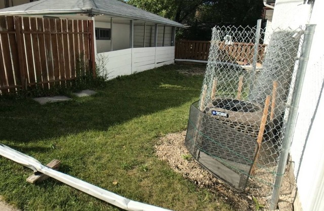 Basement 3 bdrm close to airport/everywhere Eat/Shop/Bus/Park/Cinema/Library ...