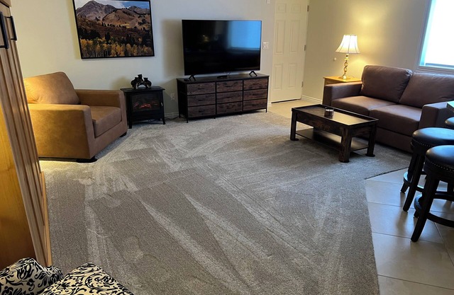 Basement Family Studio for 5 with Hot Tub