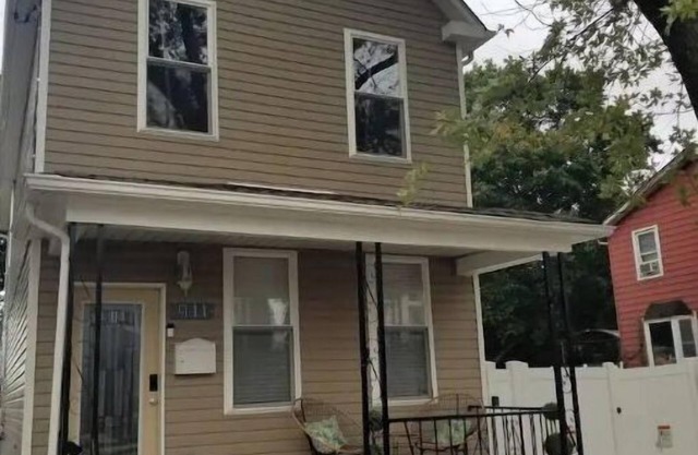 BASEMENT ONLY/OWNER OCCUPIED, free parking, in Baltimore City.n