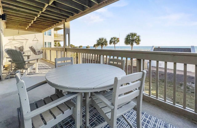 "Bask" - Ramsgate Harbour | Beachfront Condo | Pristine Beach Views | Community Pool