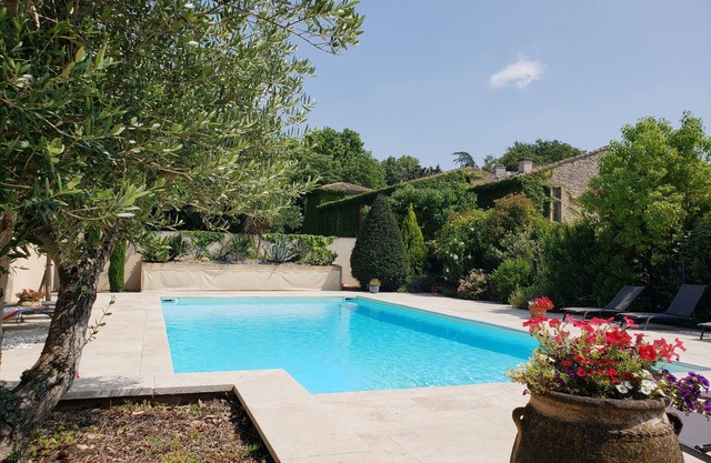 Bastide 18th century, 190 m2, heated pool/jacuzzi