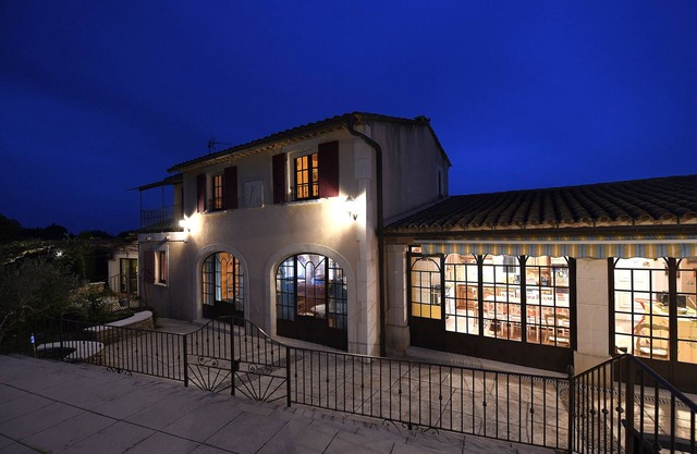 Bastide near (Gordes) Isles sur sorgues- Fontaine de Vau 4 to 10 people.